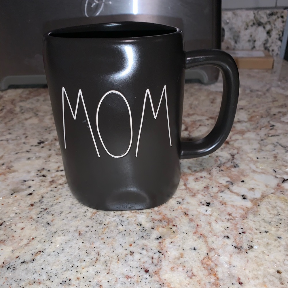 ❗️Rae Dunn Mom mug ❗️Price ⬇️